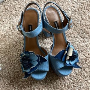 Beautiful blue high heels with a beautiful flower on it